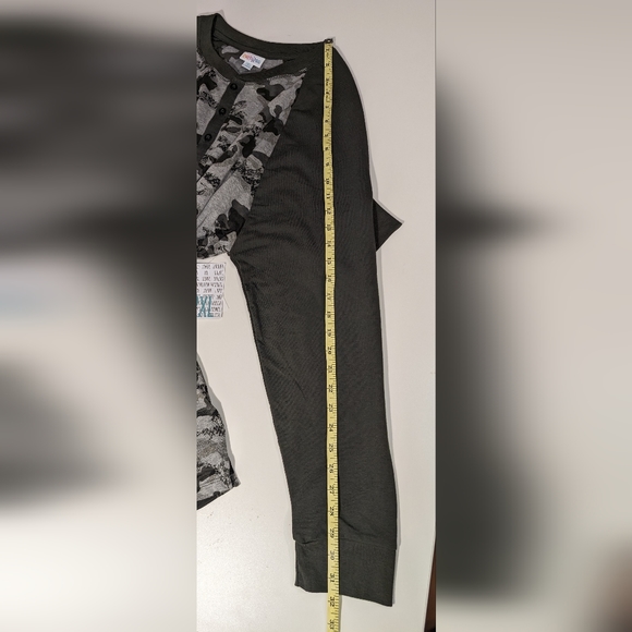 NWT LuLaRoe 2XL Mark Longsleeve Top Dark Green/Gray Camo 3 Buttons on Front - Picture 3 of 13